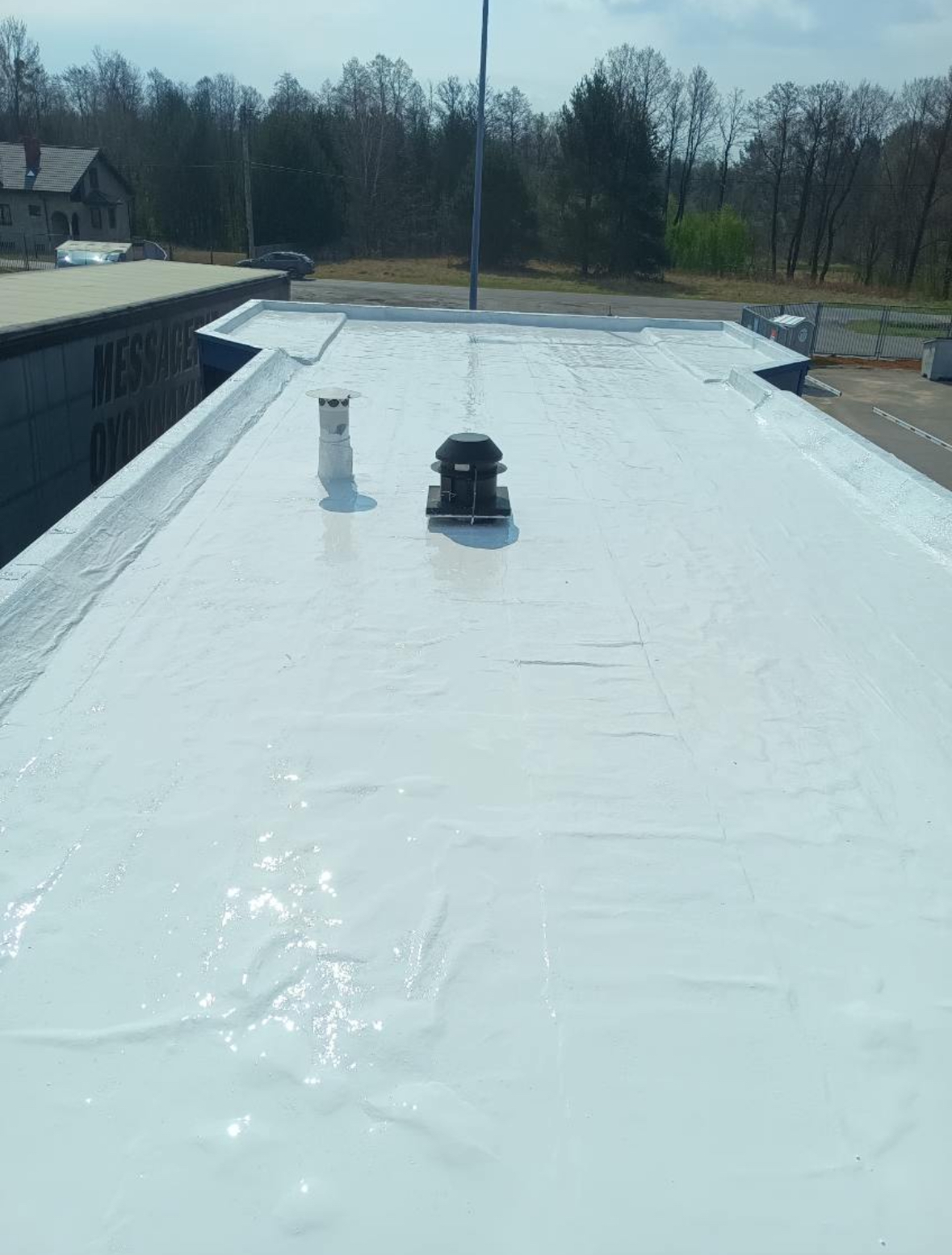 Uszczelnienie detali przy kominach i krawędziach