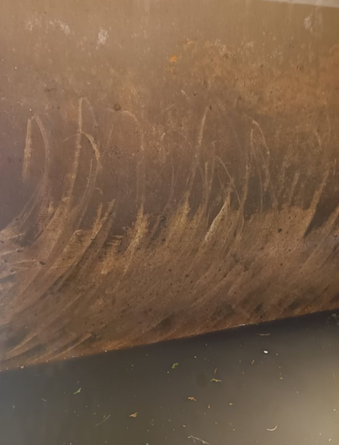 Stan surowego betonu przed rozpoczęciem prac czyszczących