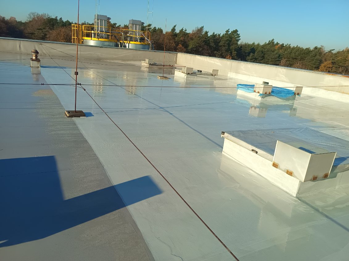 Naprawa membrany PVC płynną żywicą PU