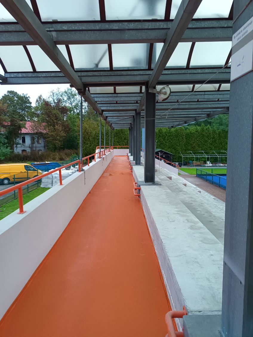 MOSiR Pszczelnik – trybuna po wykonaniu powłoki PU